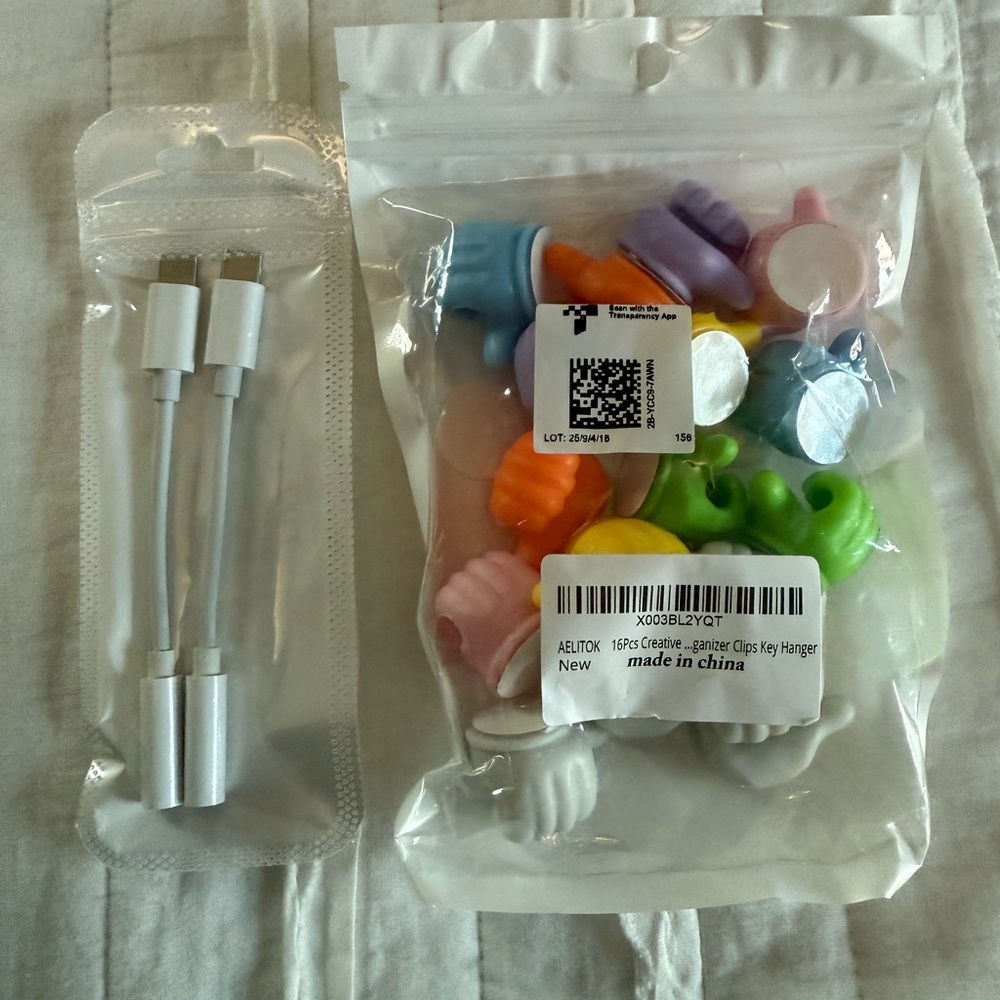 NWT 2 USB C to 3.5mm Audio Adapters PLUS Colorful Cord Organizer/Hanger Clips
